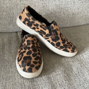 Leopard tennis shoes 7.5